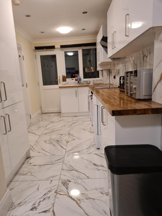 Umbrella Properties London Excel Екстер'єр фото