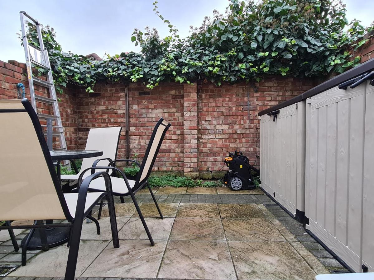 Umbrella Properties London Excel Екстер'єр фото